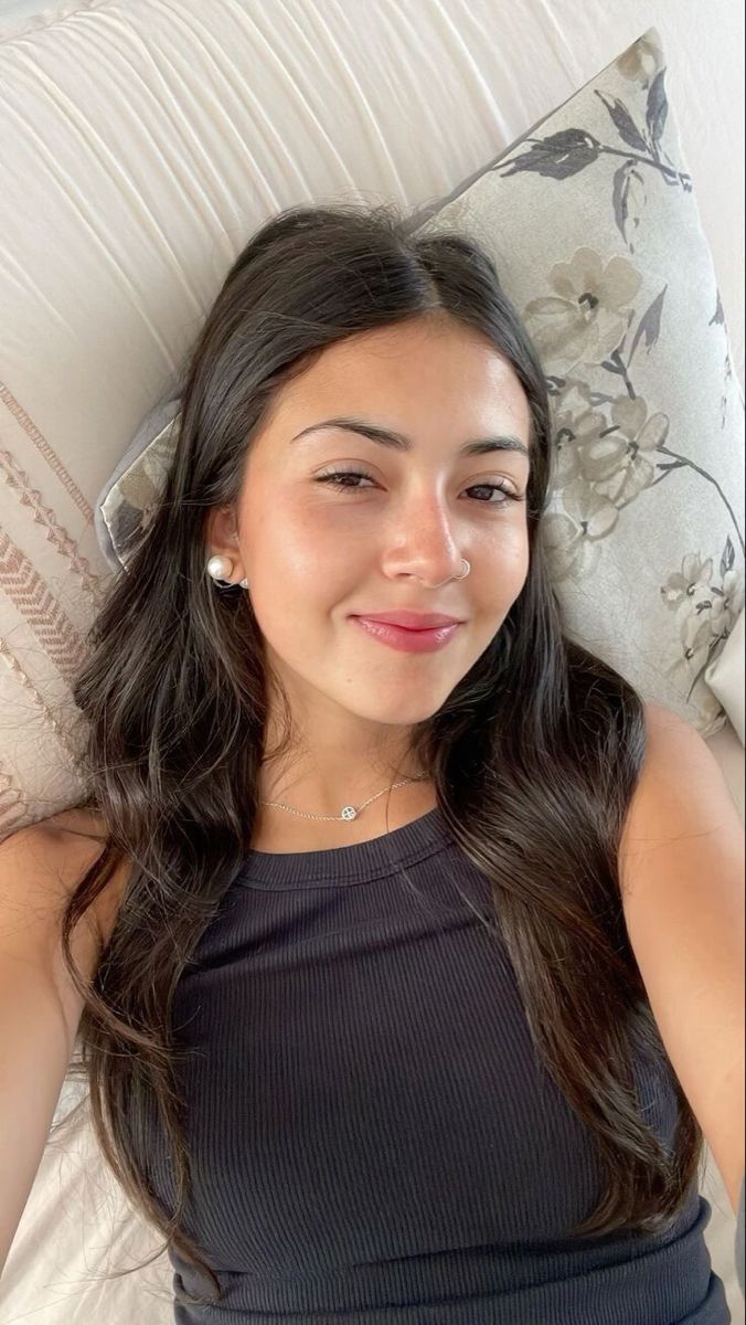 <em>Elena Torres</em>